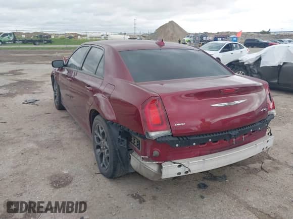 2018 Chrysler 300 S с VIN 2C3CCAGG9JH165415, выставлен на аукционе IAAI как лот 41336125 с пробегом 86 566 миль миль и . История ставок и продаж доступна на DreamBid. Изображение 3.