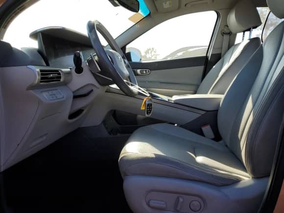 2019 Hyundai NEXO Limited с VIN KM8J84A67KU001483, выставлен на аукционе Copart как лот 77165764 с пробегом 112 305 миль миль и Списание • Salvage title. История ставок и продаж доступна на DreamBid. Изображение 7.