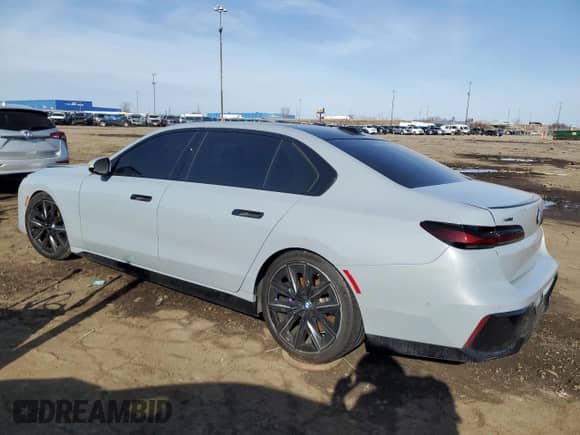 2024 BMW 7 Series 740i xDrive with VIN WBA33EH03RCR24009, listed as a Copart auction lot 49377095 with 231 mi miles and Salvage title. Bid and sale history available at DreamBid. Image 2.