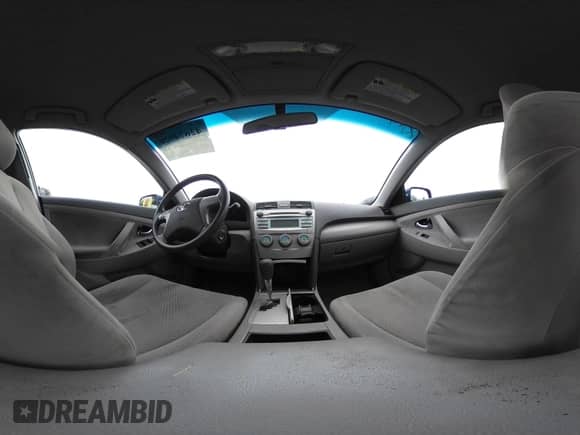 2007 Toyota Camry XLE z VIN 4T1BK46K57U039216, wystawiony jako IAAI lot #42674920 z przebiegiem 97 318 mil mil oraz . Historia ofert i sprzedaży dostępna na DreamBid. Obrazek 18.