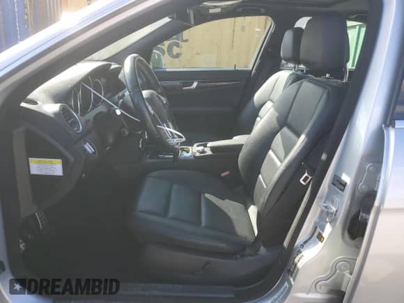 2014 Mercedes-Benz C 250 Sport с VIN WDDGF4HB6EG210133, выставлен на аукционе Copart как лот 85666995 с пробегом 157 451 миль миль и Списание • Salvage title. История ставок и продаж доступна на DreamBid. Изображение 7.