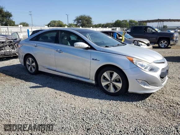 2012 Hyundai Sonata Hybrid with VIN KMHEC4A43CA046888, listed as a Copart auction lot 82755405 with 156,935 mi miles and Clean title. Bid and sale history available at DreamBid. Image 4.