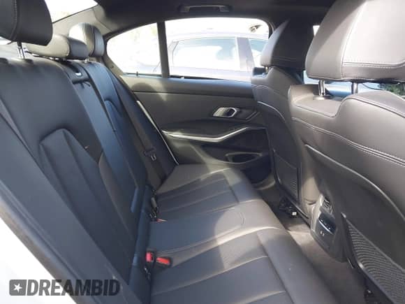 2022 BMW 3 Series 330i z VIN WBA5R1C01NFM20381, wystawiony jako IAAI lot #41579020 z przebiegiem 37 874 mil mil oraz . Historia ofert i sprzedaży dostępna na DreamBid. Obrazek 8.