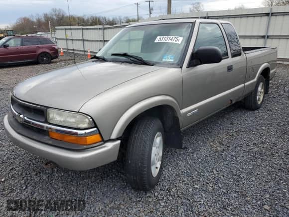 2003 Chevrolet S-10 LS с VIN 1GCDT19X738273702, выставлен на аукционе Copart как лот 53131475 с пробегом 77 843 миль миль и Чистый • Clean title. История ставок и продаж доступна на DreamBid. Изображение 1.