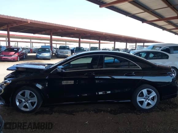 2018 Mercedes-Benz CLA 250 с VIN WDDSJ4EB5JN537027, выставлен на аукционе IAAI как лот 42731984 с пробегом 123 871 миль миль и . История ставок и продаж доступна на DreamBid. Изображение 14.