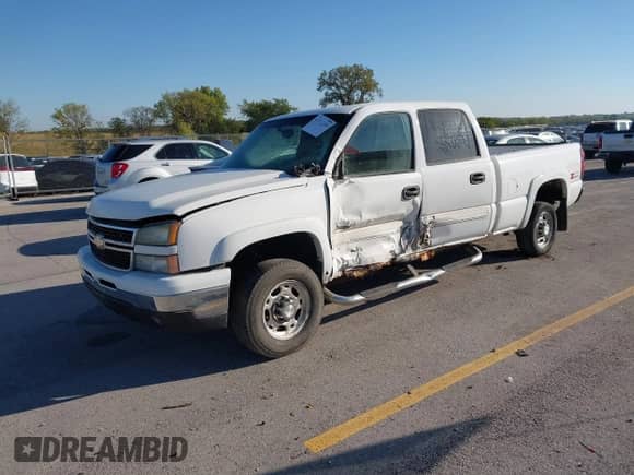 2007 Chevrolet Silverado 1500HD LS z VIN 1GCGK13U27F172888, wystawiony jako IAAI lot #43312240 z przebiegiem 134 399 mil mil oraz . Historia ofert i sprzedaży dostępna na DreamBid. Obrazek 21.