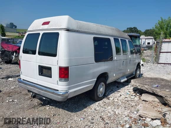 2004 Ford Econoline Cargo with VIN 1FTNS24WX4HA92137, listed as a IAAI auction lot 42888080 with 158,035 mi miles and . Bid and sale history available at DreamBid. Image 4.