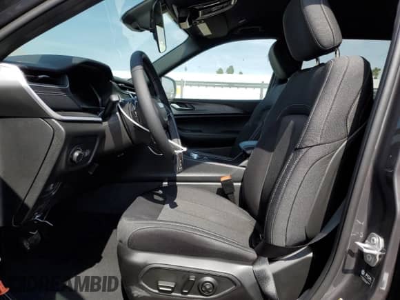 2025 Jeep Grand Cherokee Laredo with VIN 1C4RJJAGXS8663795, listed as a Copart auction lot 53725795 with 1,465 mi miles and Salvage title. Bid and sale history available at DreamBid. Image 7.
