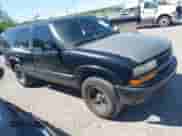 2002 Chevrolet Blazer LS z VIN 1GNCS13W62K105136, wystawiony jako IAAI lot #42087873 z przebiegiem 252 602 mil mil oraz . Historia ofert i sprzedaży dostępna na DreamBid. Obrazek 1.