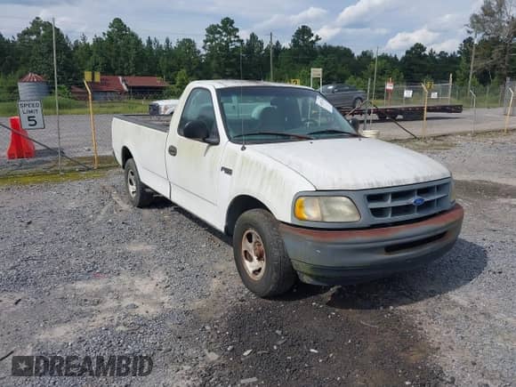 1997 Ford F-150 с VIN 1FTEF17W2VND15428, выставлен на аукционе IAAI как лот 43097744 с пробегом 324 586 миль миль и . История ставок и продаж доступна на DreamBid. Изображение 1.
