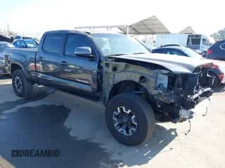2023 Toyota Tacoma SR5 z VIN 3TMDZ5BN5PM154398, wystawiony jako IAAI lot #43229998 z przebiegiem 45 490 mil mil oraz . Historia ofert i sprzedaży dostępna na DreamBid. Obrazek 1.