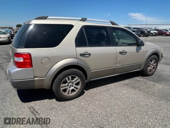 2005 Ford Freestyle SE with VIN 1FMZK01195GA75914, listed as a Copart auction lot 62560335 with Not provided miles and Salvage title. Bid and sale history available at DreamBid. Image 3.