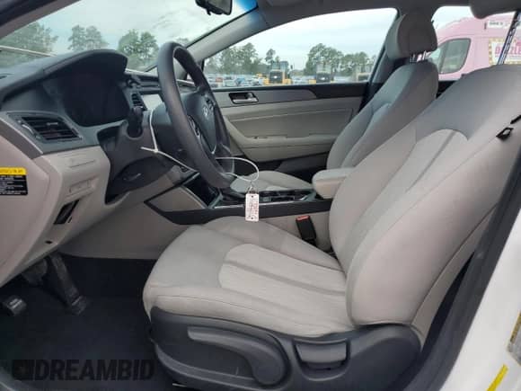 2017 Hyundai Sonata SE z VIN KMHE24L1XHA059845, wystawiony jako Copart lot #80626385 z przebiegiem 114 710 mil mil oraz Szkoda całkowita • Salvage title. Historia ofert i sprzedaży dostępna na DreamBid. Obrazek 7.