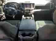 2020 Ram 1500 Big Horn z VIN 1C6SRFFT8LN397491, wystawiony jako Copart lot #55982305 z przebiegiem 74 639 mil mil oraz Szkoda całkowita • Salvage title. Historia ofert i sprzedaży dostępna na DreamBid. Obrazek 8.