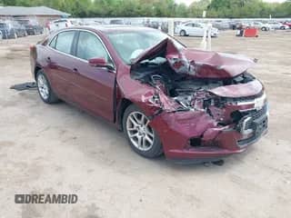 2015 Chevrolet Malibu LT z VIN 1G11C5SL1FF151198, wystawiony jako IAAI lot #42259586 z przebiegiem 136 568 mil mil oraz . Historia ofert i sprzedaży dostępna na DreamBid. Obrazek 1.