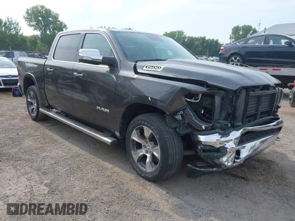 2021 Ram 1500 Laramie z VIN 1C6SRFJT3MN538900, wystawiony jako IAAI lot #42924937 z przebiegiem 28 946 mil mil oraz . Historia ofert i sprzedaży dostępna na DreamBid. Obrazek 1.