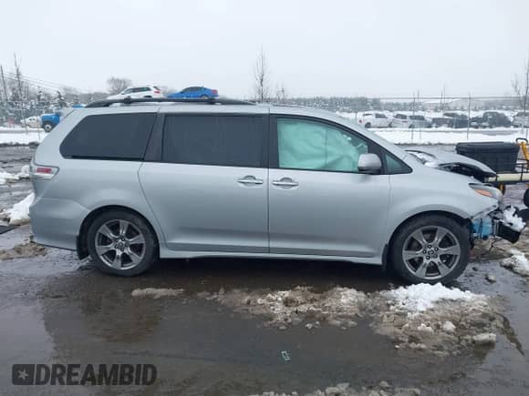 2020 Toyota Sienna SE z VIN 5TDXZ3DCXLS050058, wystawiony jako IAAI lot #41538623 z przebiegiem 120 245 mil mil oraz . Historia ofert i sprzedaży dostępna na DreamBid. Obrazek 14.