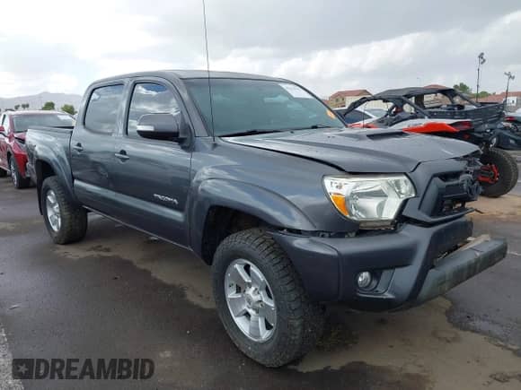 2015 Toyota Tacoma PreRunner z VIN 3TMJU4GN0FM185366, wystawiony jako IAAI lot #43316251 z przebiegiem 77 520 mil mil oraz . Historia ofert i sprzedaży dostępna na DreamBid. Obrazek 1.