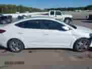 2020 Hyundai Elantra SEL z VIN 5NPD84LFXLH512650, wystawiony jako IAAI lot #43410928 z przebiegiem 81 785 mil mil oraz . Historia ofert i sprzedaży dostępna na DreamBid. Obrazek 13.