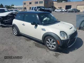 2009 MINI Hardtop S с VIN WMWMF73519TW88230, выставлен на аукционе IAAI как лот 42533447 с пробегом 132 530 миль миль и . История ставок и продаж доступна на DreamBid. Изображение 1.
