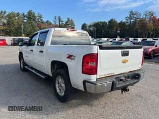 2013 Chevrolet Silverado 1500 LT z VIN 3GCPKSE74DG250241, wystawiony jako IAAI lot #43403651 z przebiegiem 221 826 mil mil oraz . Historia ofert i sprzedaży dostępna na DreamBid. Obrazek 3.