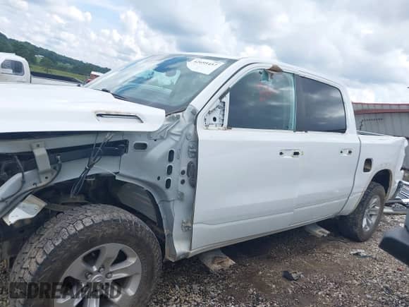 2022 Ram 1500 Laramie z VIN 1C6SRFJT0NN234411, wystawiony jako IAAI lot #42695457 z przebiegiem 94 721 mil mil oraz . Historia ofert i sprzedaży dostępna na DreamBid. Obrazek 15.