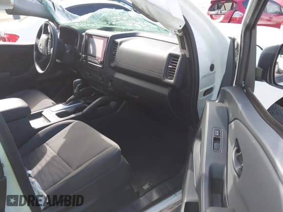 2024 Nissan Frontier S z VIN 1N6ED1CL3RN643820, wystawiony jako IAAI lot #42638763 z przebiegiem 27 033 mil mil oraz . Historia ofert i sprzedaży dostępna na DreamBid. Obrazek 5.