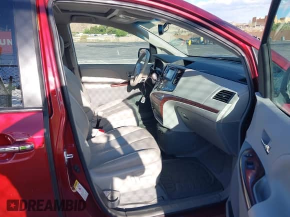 2014 Toyota Sienna XLE с VIN 5TDYK3DC0ES406822, выставлен на аукционе IAAI как лот 43277009 с пробегом 67 196 миль миль и . История ставок и продаж доступна на DreamBid. Изображение 5.