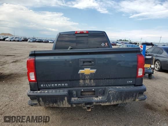 2017 Chevrolet Silverado 1500 LTZ z VIN 3GCUKSEC9HG269566, wystawiony jako Copart lot #63978265 z przebiegiem 187 213 mil mil oraz Szkoda całkowita • Salvage title. Historia ofert i sprzedaży dostępna na DreamBid. Obrazek 6.