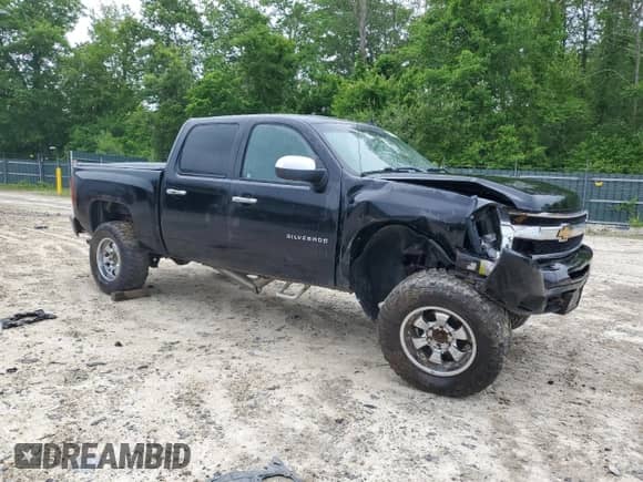 2011 Chevrolet Silverado 1500 LTZ with VIN 3GCPKTE25BG156814, listed as a Copart auction lot 59096265 with 210,404 mi miles and Salvage title. Bid and sale history available at DreamBid. Image 4.