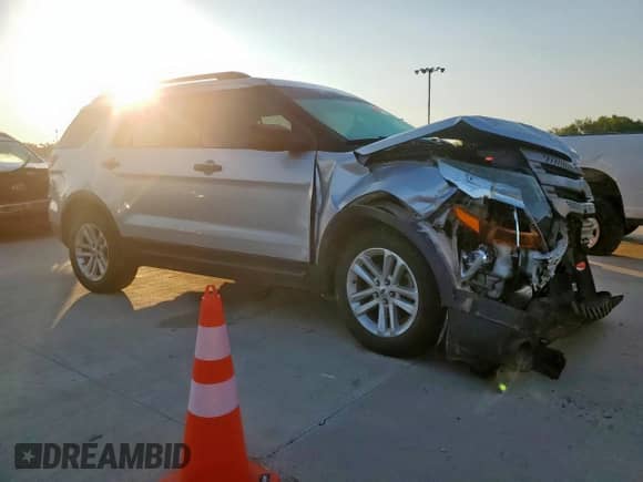 2014 Ford Explorer с VIN 1FM5K7B86EGA32215, выставлен на аукционе Copart как лот 71899685 с пробегом 247 534 миль миль и Списание • Salvage title. История ставок и продаж доступна на DreamBid. Изображение 4.