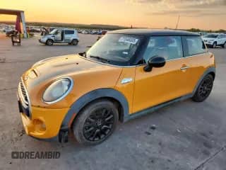 2015 MINI Hardtop S с VIN WMWXP7C57F2A33293, выставлен на аукционе Copart как лот 71546555 с пробегом 124 742 миль миль и Списание • Salvage title. История ставок и продаж доступна на DreamBid. Изображение 1.