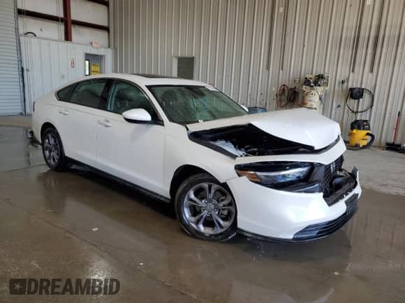 2024 Honda Accord EX z VIN 1HGCY1F34RA014232, wystawiony jako Copart lot #70879925 z przebiegiem 11 074 mil mil oraz Szkoda całkowita • Salvage title. Historia ofert i sprzedaży dostępna na DreamBid. Obrazek 4.