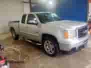 2010 GMC Sierra 1500 SLE z VIN 1GTSCVE08AZ290989, wystawiony jako Copart lot #69817275 z przebiegiem 226 178 mil mil oraz Czysty tytuł • Clean title. Historia ofert i sprzedaży dostępna na DreamBid. Obrazek 4.