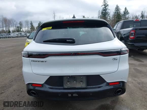 2024 Dodge Hornet R/T z VIN ZACPDFCW8R3A28634, wystawiony jako IAAI lot #41827608 z przebiegiem 19 029 mil mil oraz . Historia ofert i sprzedaży dostępna na DreamBid. Obrazek 16.