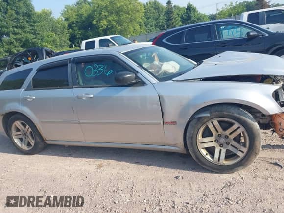 2007 Dodge Magnum R/T with VIN 2D4GV57237H614327, listed as a IAAI auction lot 42800336 with 233,813 mi miles and . Bid and sale history available at DreamBid. Image 13.