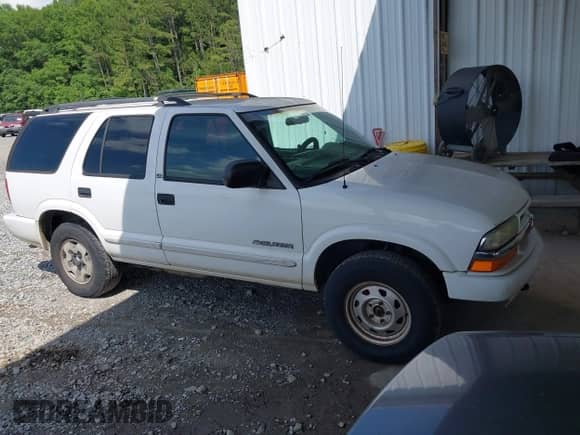2003 Chevrolet Blazer LS with VIN 1GNDT13X33K150515, listed as a IAAI auction lot 42363650 with 165,755 mi miles and . Bid and sale history available at DreamBid. Image 1.