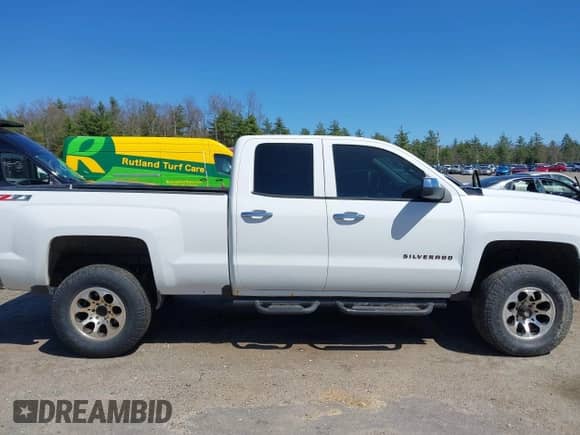 2017 Chevrolet Silverado 1500 LT with VIN 1GCVKREC7HZ372689, listed as a IAAI auction lot 42046958 with 109,027 mi miles and . Bid and sale history available at DreamBid. Image 13.