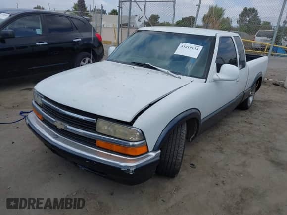 1998 Chevrolet S-10 LS с VIN 1GCCS19X6W8222517, выставлен на аукционе IAAI как лот 43210134 с пробегом 134 045 миль миль и . История ставок и продаж доступна на DreamBid. Изображение 2.