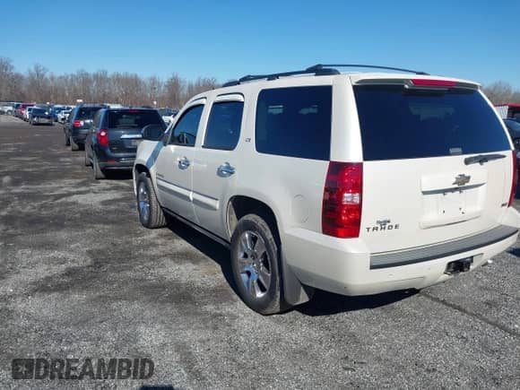 2008 Chevrolet Tahoe 3LT z VIN 1GNFK13018R178472, wystawiony jako IAAI lot #41587422 z przebiegiem 238 152 mil mil oraz . Historia ofert i sprzedaży dostępna na DreamBid. Obrazek 3.