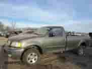 2002 Ford F-150 XL с VIN 2FTRF18W32CA50195, выставлен на аукционе Copart как лот 88857825 с пробегом 113 529 миль миль и Чистый • Clean title. История ставок и продаж доступна на DreamBid. Изображение 1.