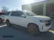 2022 Chevrolet Suburban LS z VIN 1GNSKBKD4NR211131, wystawiony jako Copart lot #46851175 z przebiegiem 47 808 mil mil oraz Szkoda całkowita • Salvage title. Historia ofert i sprzedaży dostępna na DreamBid. Obrazek 4.