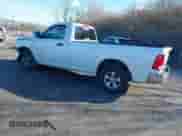 2018 Ram 1500 Tradesman z VIN 3C6JR6DT3JG129517, wystawiony jako IAAI lot #41221795 z przebiegiem 36 494 mil mil oraz . Historia ofert i sprzedaży dostępna na DreamBid. Obrazek 3.