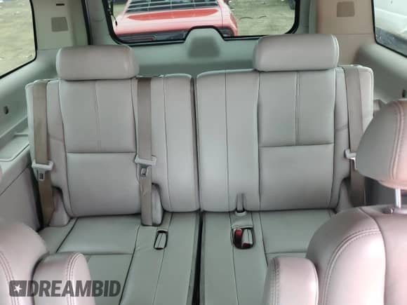 2008 Chevrolet Suburban LTZ z VIN 3GNFK16398G238164, wystawiony jako Copart lot #64173925 z przebiegiem 262 262 mil mil oraz Czysty tytuł • Clean title. Historia ofert i sprzedaży dostępna na DreamBid. Obrazek 10.