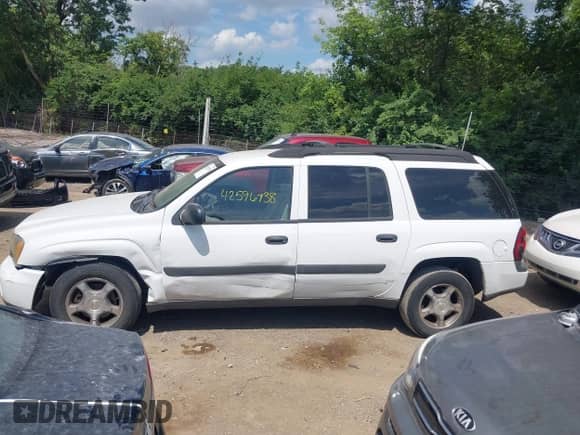 2005 Chevrolet TrailBlazer LT with VIN 1GNET16S656146586, listed as a IAAI auction lot 42596738 with 245,380 mi miles and . Bid and sale history available at DreamBid. Image 14.