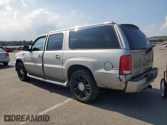 2004 Cadillac Escalade ESV z VIN 3GYFK66N14G216610, wystawiony jako Copart lot #64148865 z przebiegiem 226 852 mil mil oraz Czysty tytuł • Clean title. Historia ofert i sprzedaży dostępna na DreamBid. Obrazek 2.