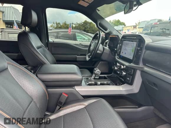 2024 Ford F-150 Lariat с VIN 1FTFW5L55RFA55955, выставлен на аукционе Copart как лот 86318345 с пробегом 29 238 миль миль и Чистый • Clean title. История ставок и продаж доступна на DreamBid. Изображение 5.