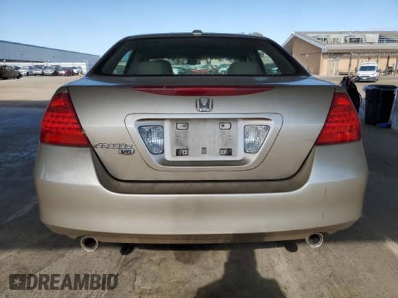 2006 Honda Accord EX-L z VIN 1HGCM66826A029814, wystawiony jako Copart lot #71880625 z przebiegiem 153 730 mil mil oraz Szkoda całkowita • Salvage title. Historia ofert i sprzedaży dostępna na DreamBid. Obrazek 6.