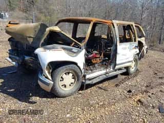 1999 Chevrolet Tahoe z VIN 1GNEC13R3XJ562550, wystawiony jako IAAI lot #41755734 z przebiegiem Nie podano mil oraz . Historia ofert i sprzedaży dostępna na DreamBid. Obrazek 2.