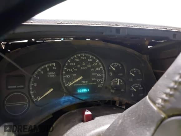 1999 GMC Sierra 1500 SL z VIN 1GTEC14V7XE850553, wystawiony jako IAAI lot #42751151 z przebiegiem 308 861 mil mil oraz . Historia ofert i sprzedaży dostępna na DreamBid. Obrazek 7.